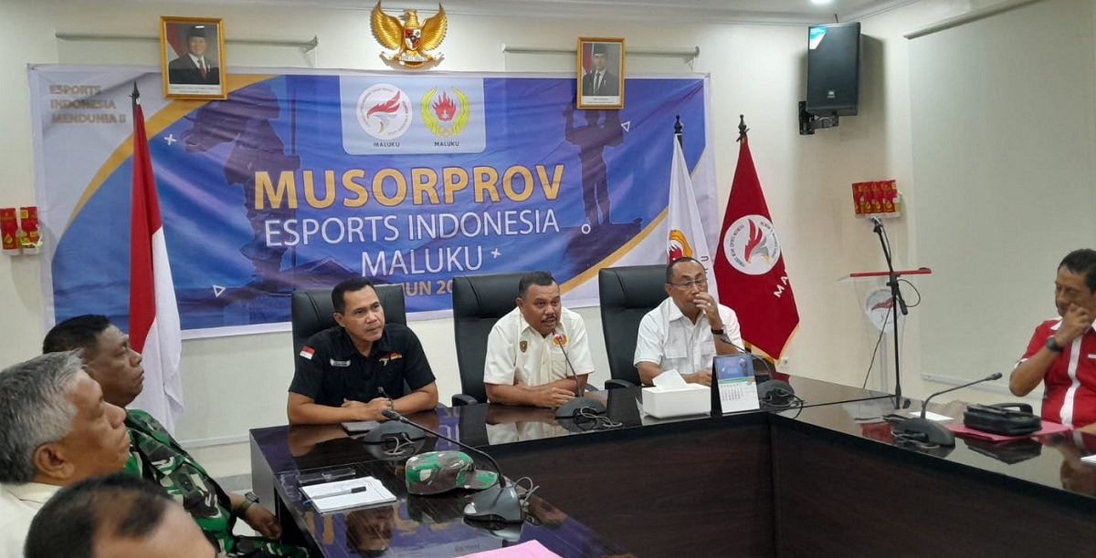 Ketua KONI Provinsi Maluku, MAS Latuconsina saat membuka Musyawarah Provinsi (Musorprov) ESI yang berlangsung di Sekretariat Pengprov ESI Maluku (Kantor BIN Daerah Maluku) Karang Panjang Ambon, Sabtu (8/3/2025).