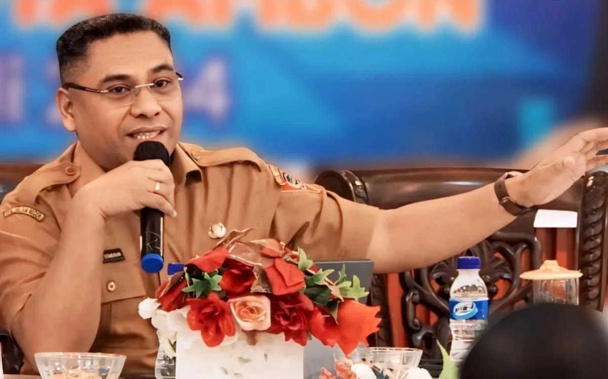 Kepala Dinas KominfoSandi Kota Ambon, Dr. Ronald Lekransy, ST.M.Si