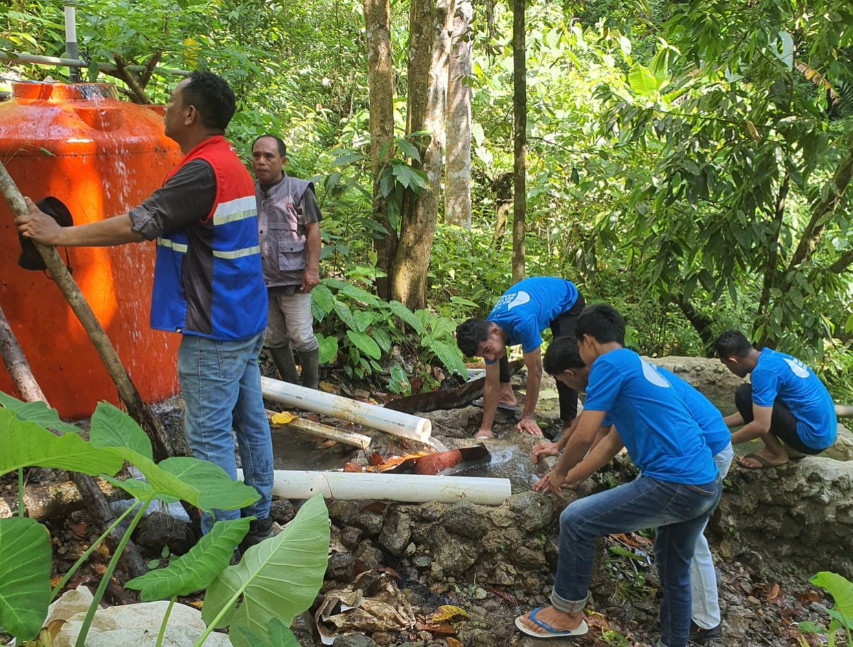 Pertamina Patra Niaga Regional Papua Maluku berkomitmen untuk meningkatkan ekonomi masyarakat Desa Wayame, Kecamatan Teluk Ambon, Kota Ambon, Provinsi Maluku melalui akses air bersih dan pemberdayaan UMKM.