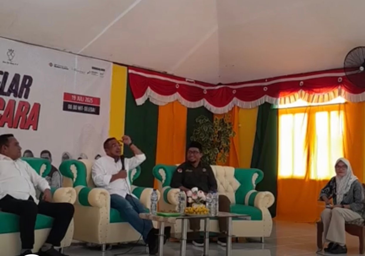 Bupati SBT Fachri Husni Alkatiri bersama Plt Kepala Dikbudpora SBT Afiudin Rumakway dan Kepala Kemenag SBT jadi narasumber pada kegiatan Gelar Wicara di Kota Geser.