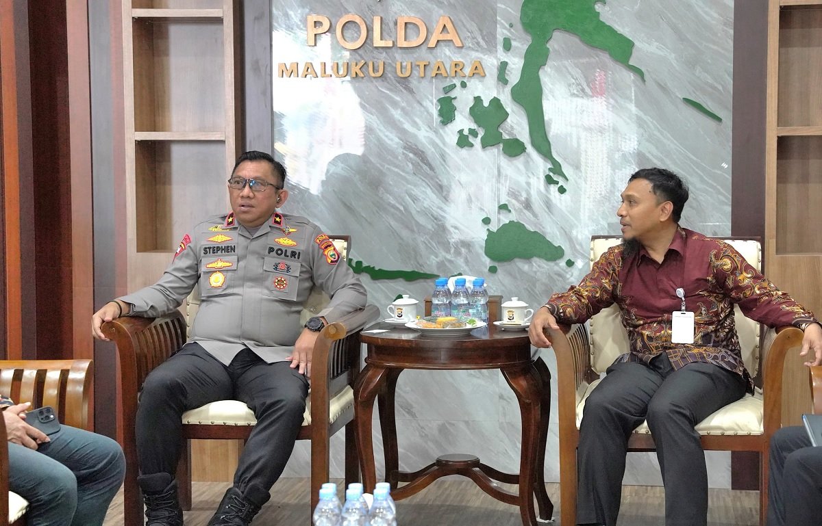 Executive General Manager (EGM) Pertamina Patra Niaga Regional Papua Maluku, Isfahani, bersama jajaran manajemen saat diterima Wakapolda Malut, Brigjen Pol. Stephen M. Napiun, di Markas Kepolisian Daerah (Polda) Maluku Utara.