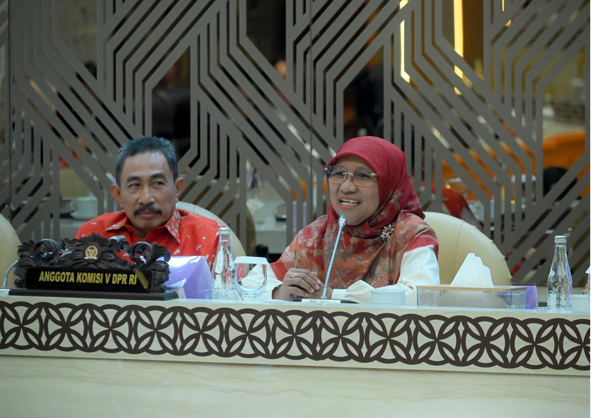 Anggota DPR RI dari Fraksi PKS, Saadiah Uluputty saat menyampaikan pendapat terkait ketimpangan infrastruktur di Maluku saat rrapat bersama Menteri PUPR di Jakarta
