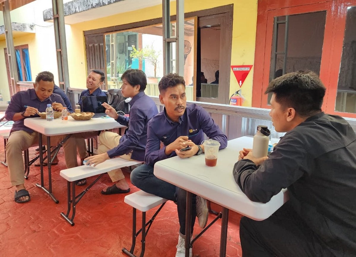 PLN Taste House Kie Raha, sebuah kafe inovatif yang mengangkat cita rasa khas UMKM lokal sekaligus mempromosikan gaya hidup berbasis energi listrik (electrifying lifestyle) kepada pegawai dan pelanggan di Kota Ternate, Maluku Utara
