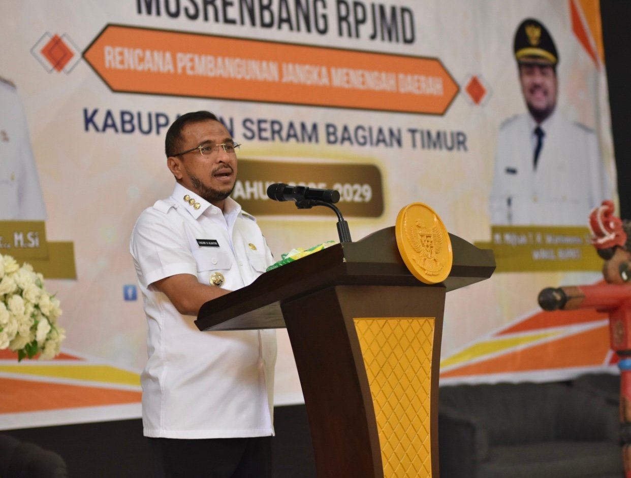 Bupati SBT, Fachri Husni Alkatiri memberikan sambutan pada pembukaan Musrenbang RPJMD. (foto : istimewa)