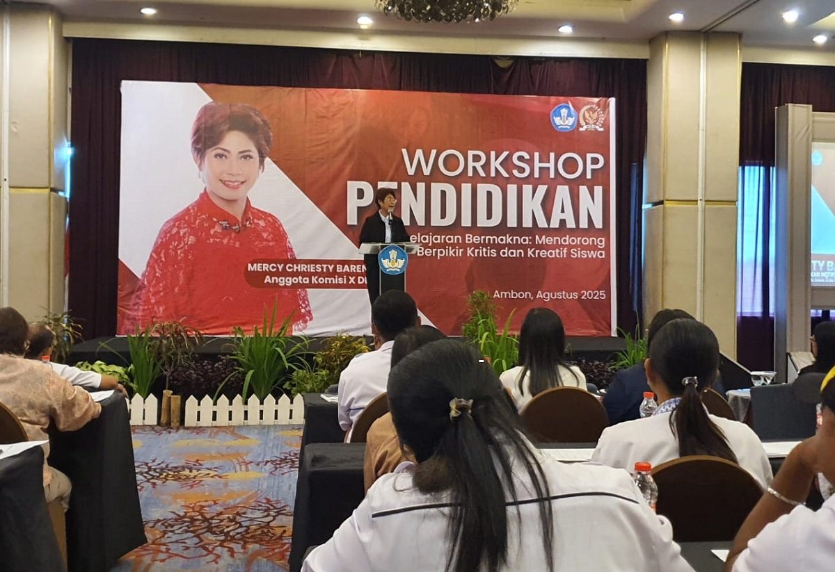 Anggota Komisi X DPR RI, Mercy Chriesty Barends saat membuka Workshop Pendidikan kerja sama Komisi X DPR RI dan Kementrian Pendidikan Dasar dan Menengah (Dikdasmen) RI, yang berlangsung di Swiss-Belhotel Ambon, Rabu, 27 Agustus 2025.