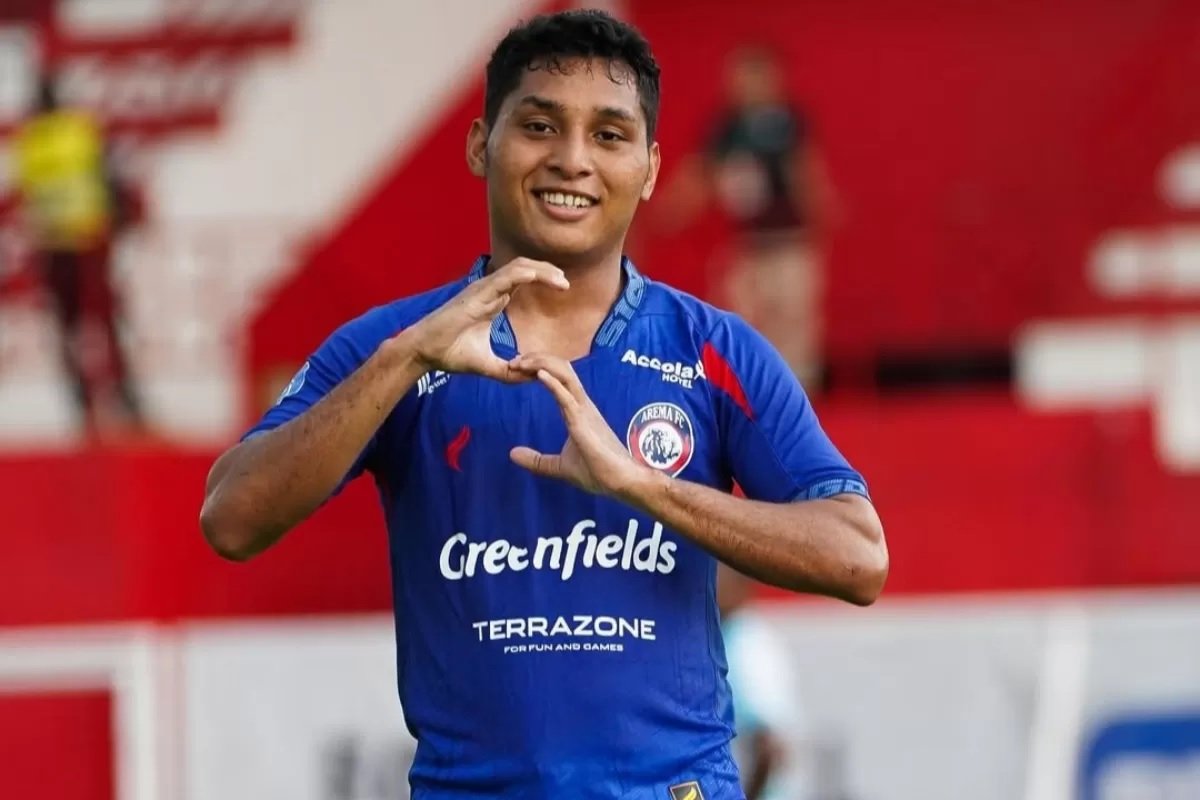 Salim Tuharea saat membela Arema FC. (Instagram/@baba_tuharea11)