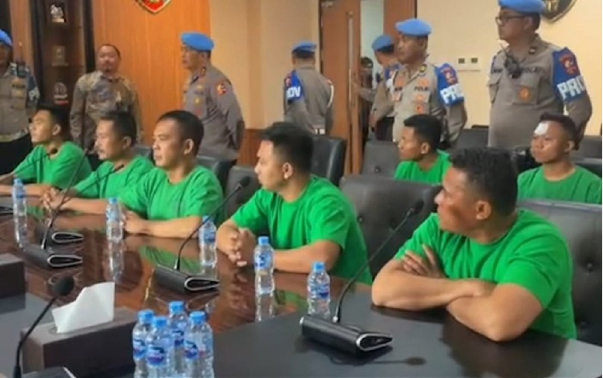 Pemeriksaan tujuh anggota Brimob pelindas Affan (dok. Tangkapan layar IG Propam Polri)