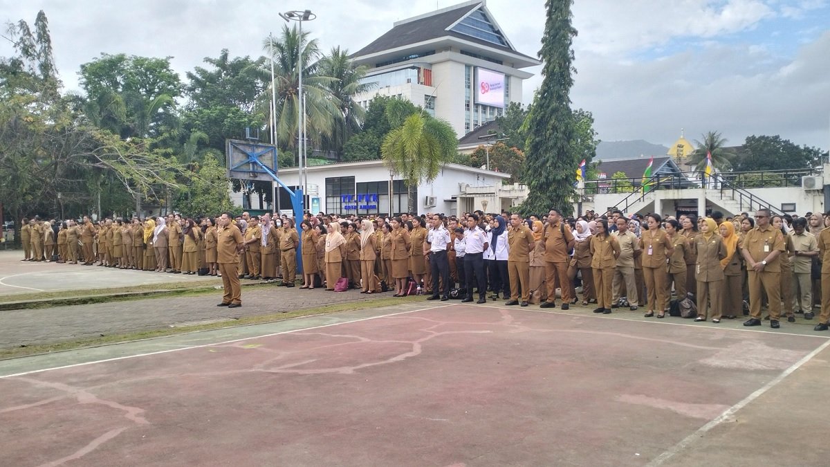 Apel pagi ASN Pemkot Ambon di Lapangan Upacara Pattimura Park, Senin (1/9/2025).