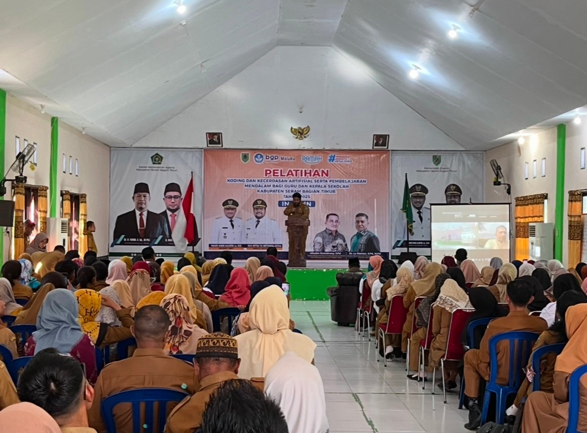 Wabup SBT, Muhammad Miftah Thoha Rumarey Wattimena membuka kegiatan pelatihan koding dan kecerdasan artifisial serta pembelajaran mendalam bagi guru dan kepsek di SBT.