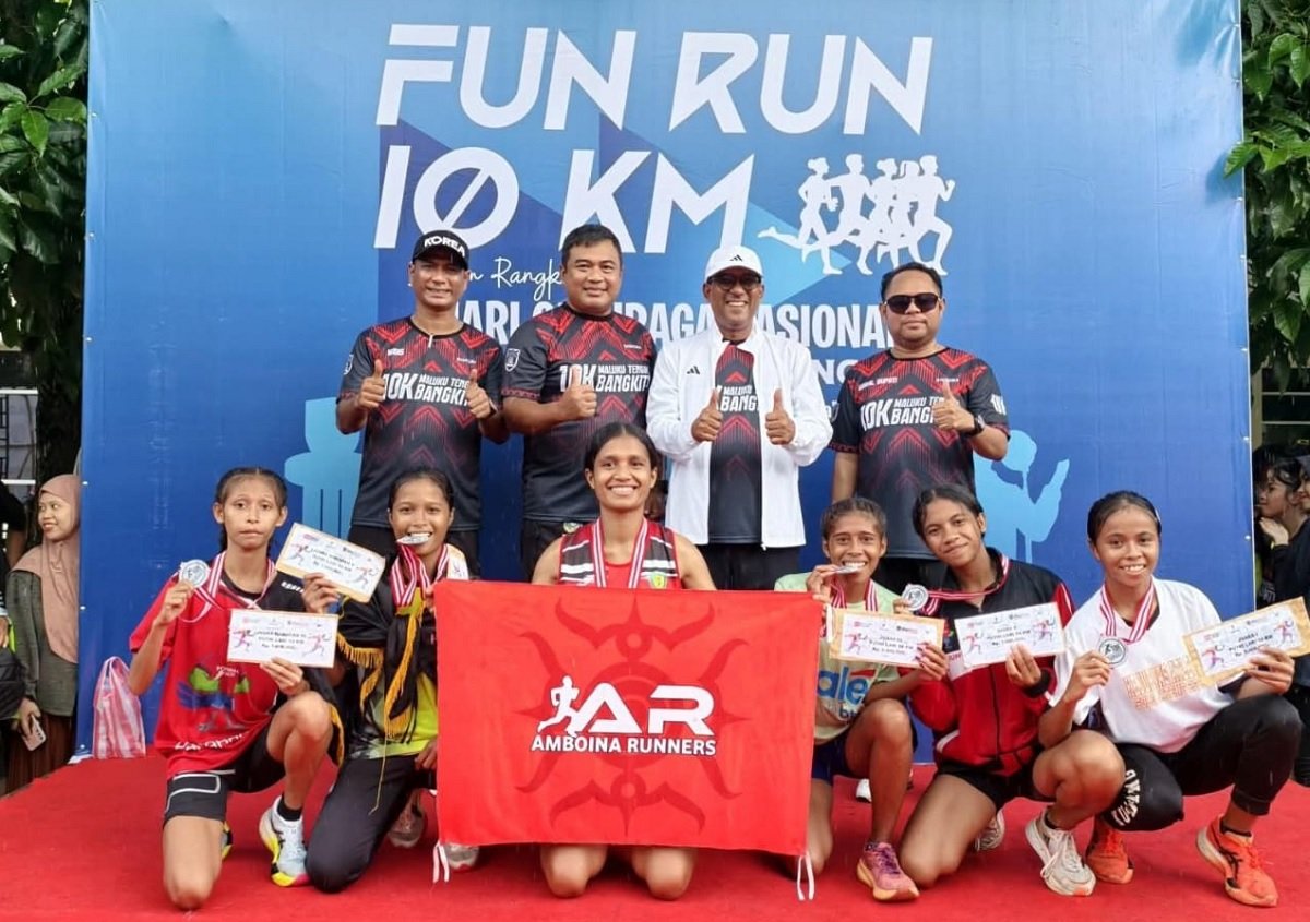 Pemenang Lomba Lari 10 KM di ajang Hari Olahraga Nasional Kabupaten Malteng