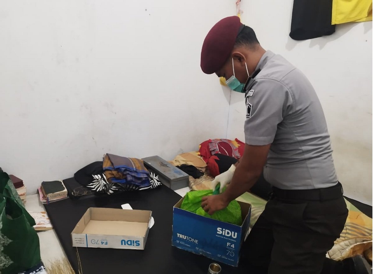 Kegiatan razia di lakukan petugas Lapas Kelas III Namlea di seluruh ruang tahanan pada Rabu 17 September 2025