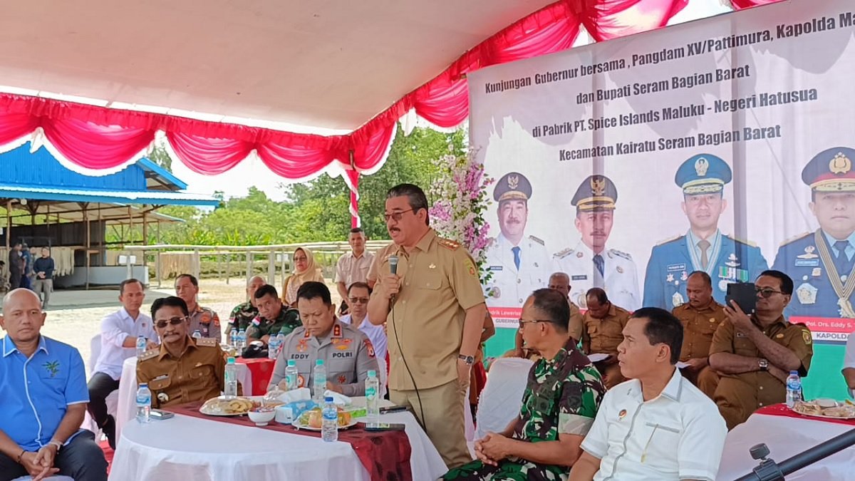 Gubernur Maluku, Hendrik Lewerissa saat berkunjung ke PT SIM di Hatusua, SBB beberapa waktu lalu.