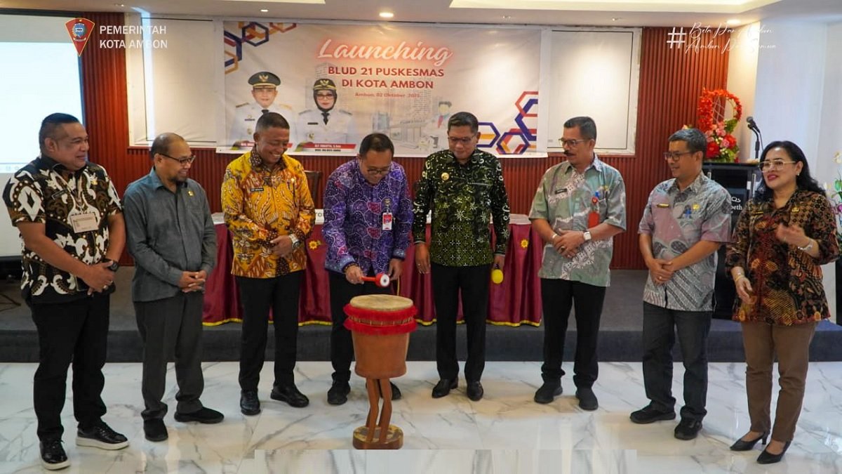 Peluncuran Blud ditandai dengan pukul tifa oleh Wali Kota Ambon dan pemangku kepentingan lainnya di Ambon,