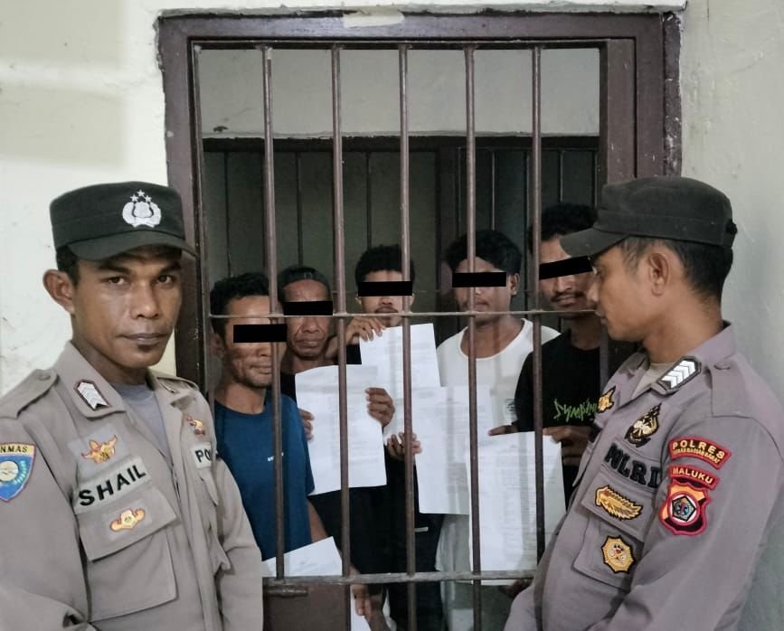 Polsek Huamual berhasil menciduk lima orang pelaku yang diduga melakukan kekerasan bersama terhadap orang dan tindakan penganiayaan di Desa Luhu.