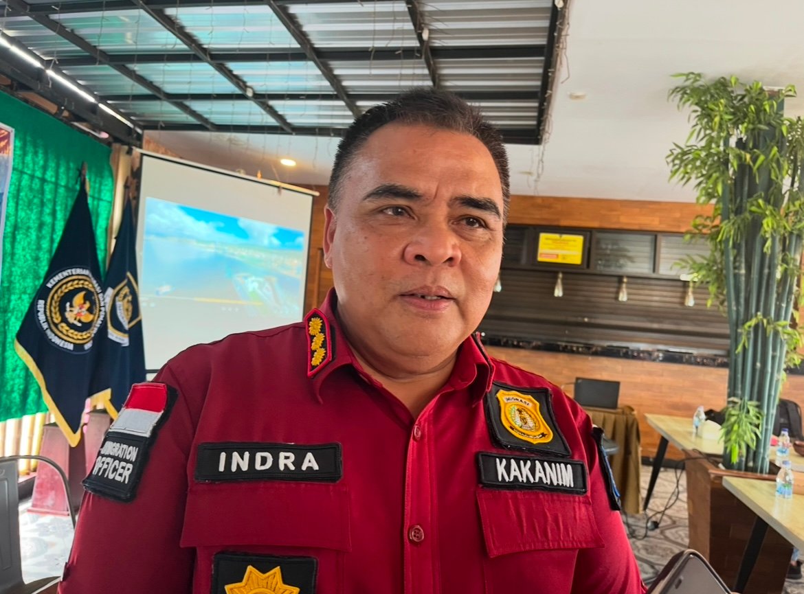Kepala Kantor Imigrasi Kelas I TPI Ambon, Raden Indra Iskandarsyah. (foto : beritabeta.com)