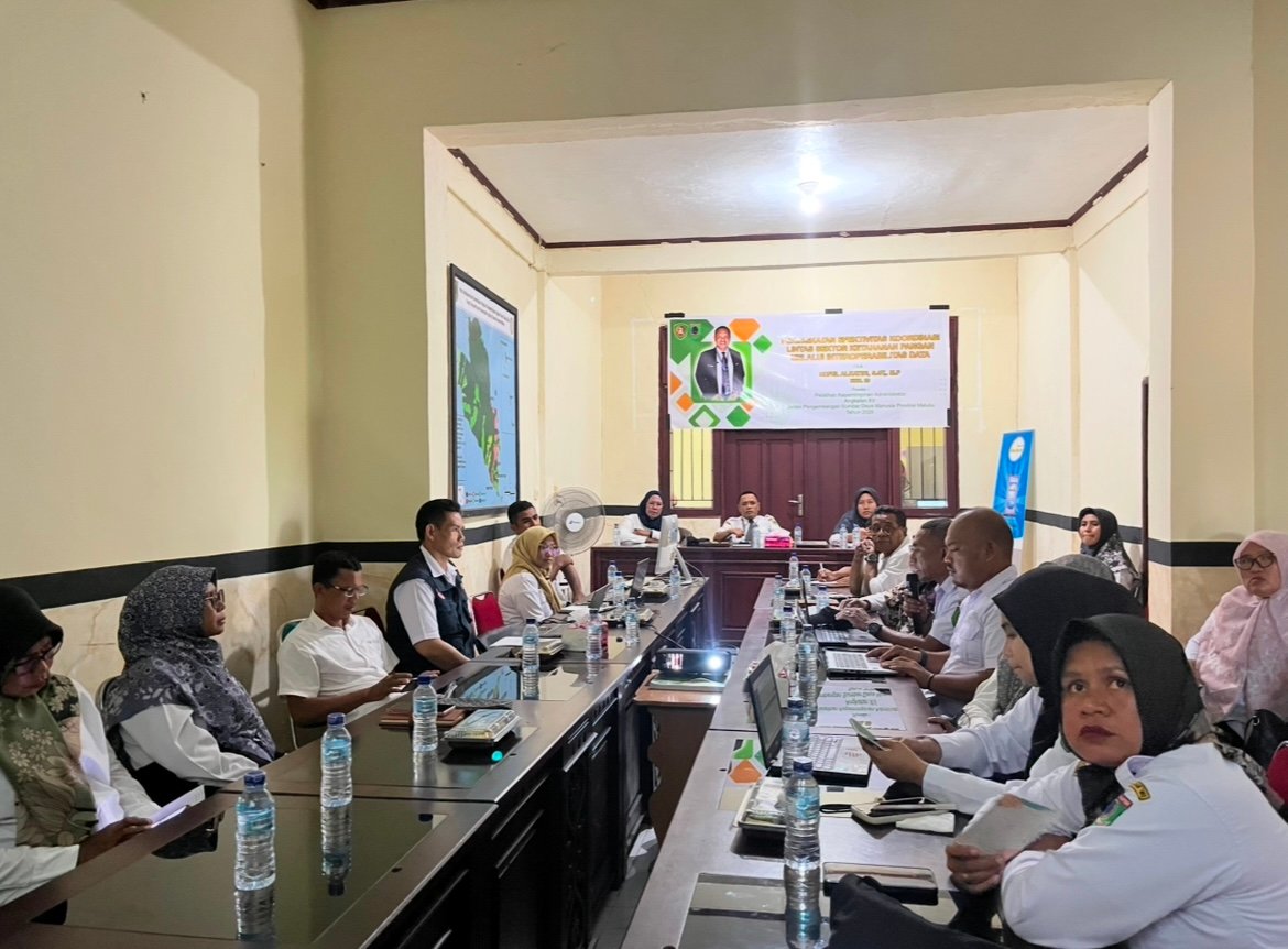 Para admin dari masing-masing intansi lintas sektor dilatih untuk mengoperasikan aplikasi INTAN KETAPANG. (foto : beritabeta.com)